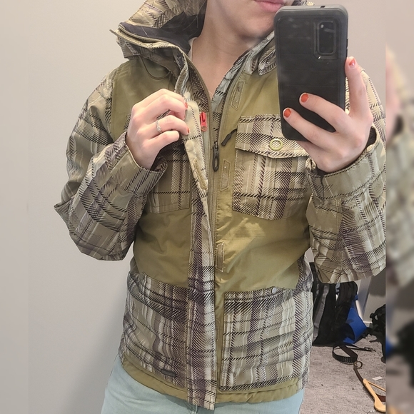 Snowboarding/skiing jacket - Picture 13 of 16